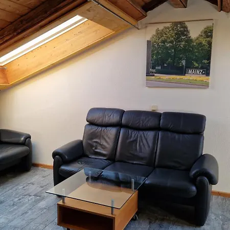 דירה Wohnung Mit 5 Schlafzimmern Im Landhausstil Fuer Monteure In Budenheim A60 A66 Anbindung