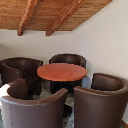 Wohnung Mit 5 Schlafzimmern Im Landhausstil Fuer Monteure In Budenheim A60 A66 Anbindung