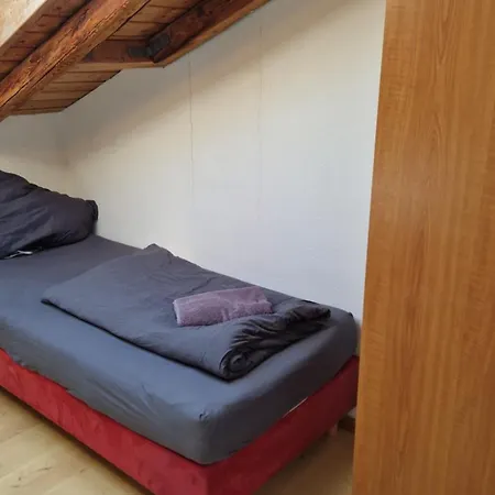 Wohnung Mit 5 Schlafzimmern Im Landhausstil Fuer Monteure In Budenheim A60 A66 Anbindung דירה *