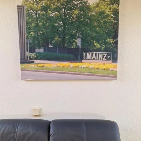 דירה Wohnung Mit 5 Schlafzimmern Im Landhausstil Fuer Monteure In Budenheim A60 A66 Anbindung *