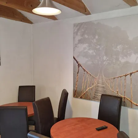 Wohnung Mit 5 Schlafzimmern Im Landhausstil Fuer Monteure In Budenheim A60 A66 Anbindung דירה